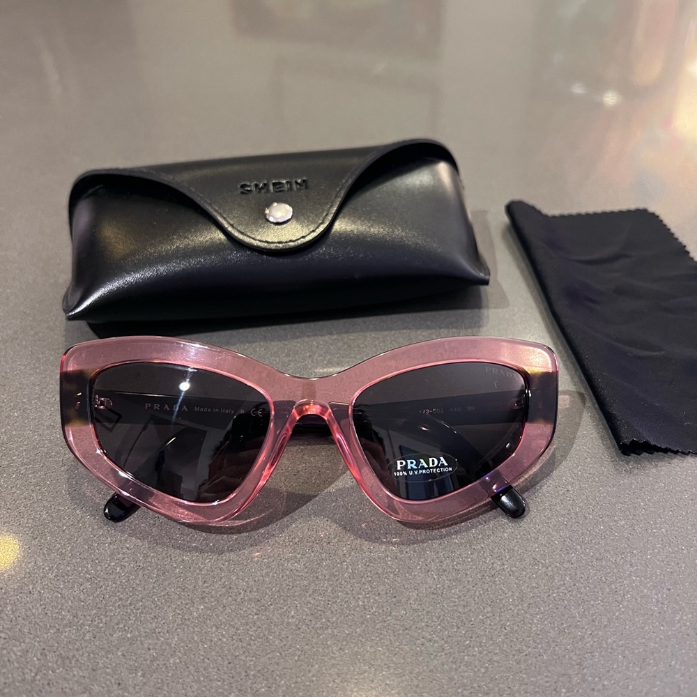 💙💙 SOLD 💙💙 Prada Pink Sunglasses NWT! Off brand case